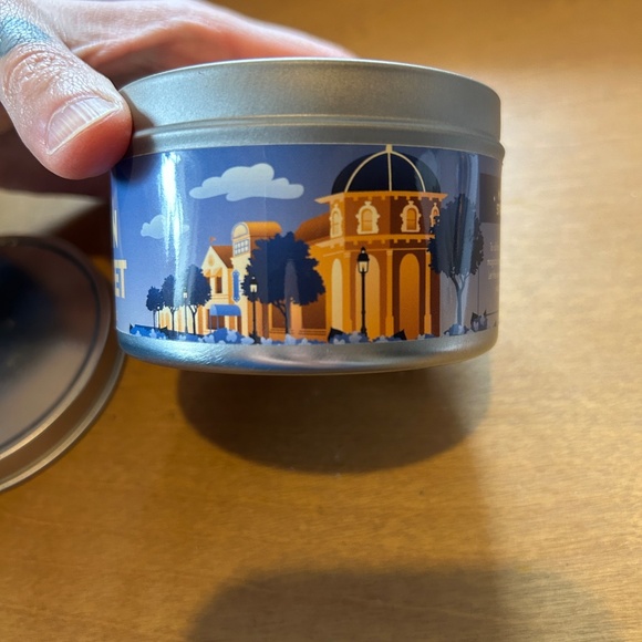 Disney's Main Street Park Scents Candle - Picture 3 of 8